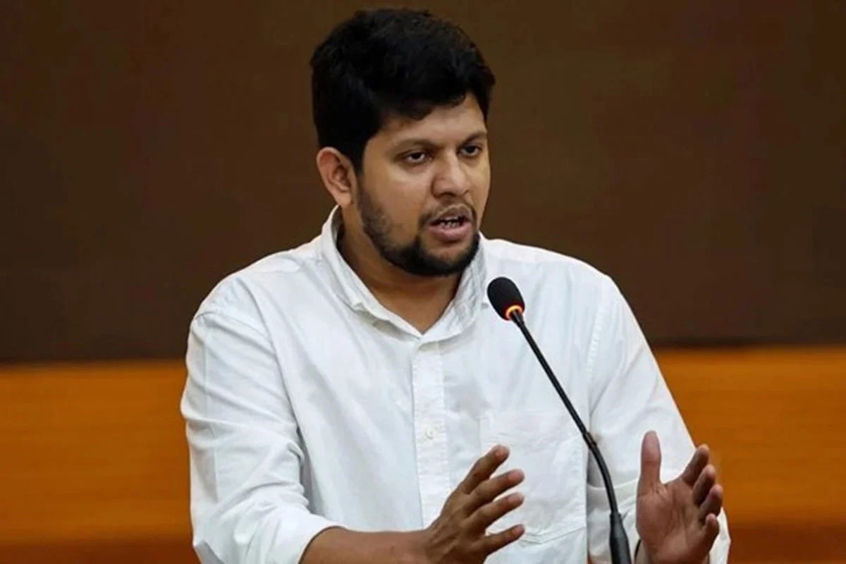 জোড়াতালি দিয়ে নতুন রাজনৈতিক বন্দোবস্ত সম্ভব নয়: তথ্য উপদেষ্টা